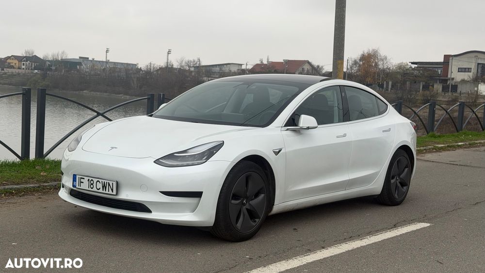 Tesla Model 3 - 3