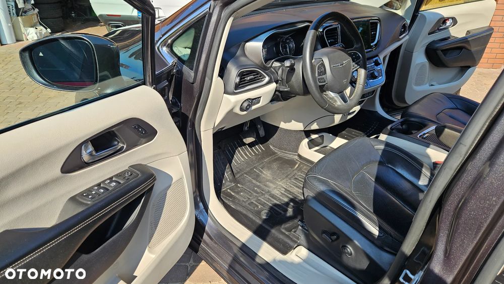 Chrysler Pacifica - 18