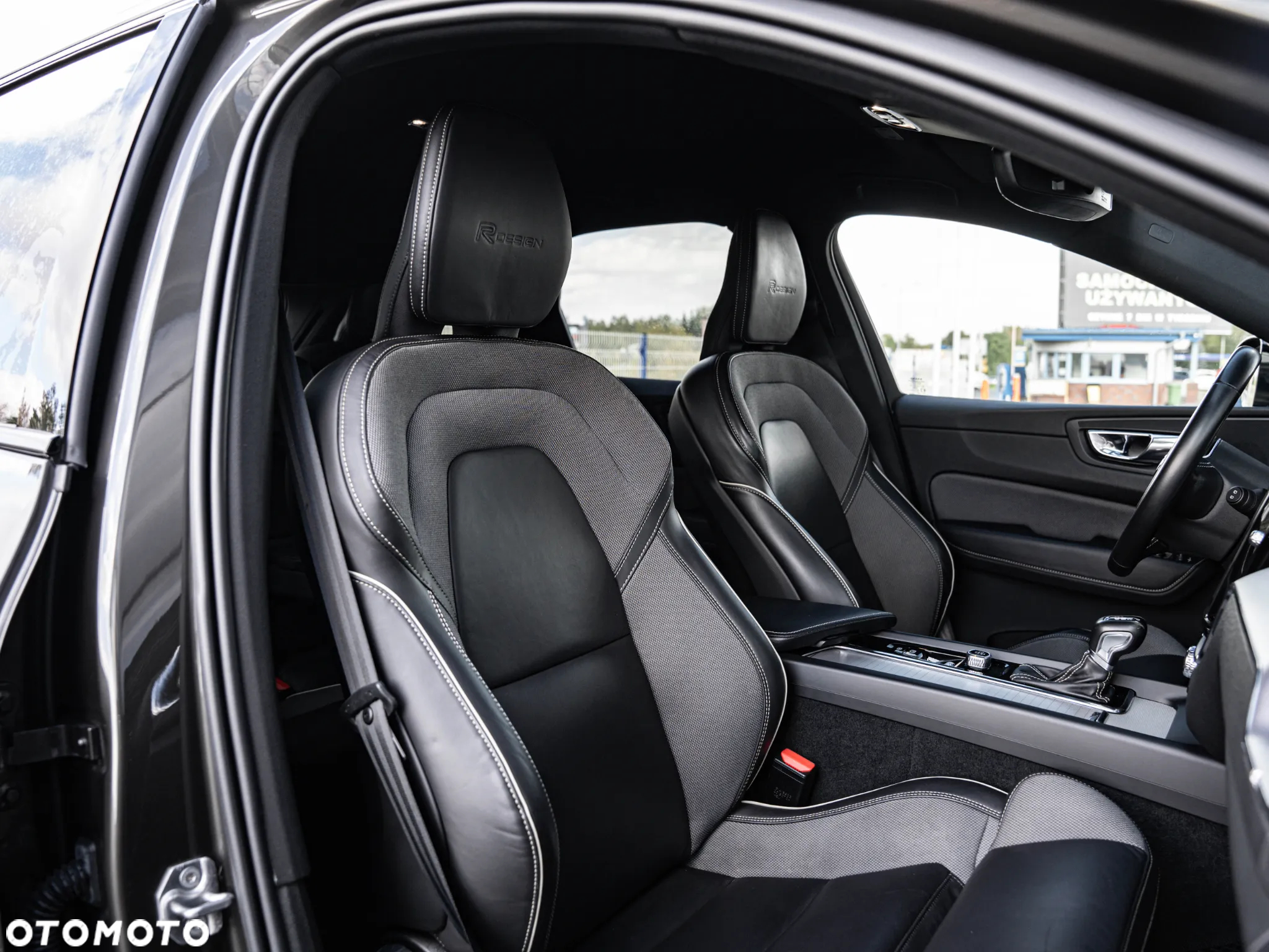 Volvo XC 60 D4 R-Design - 26