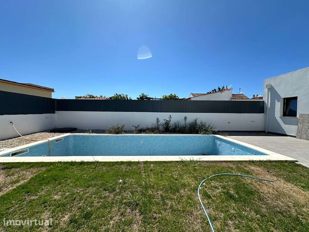 Moradia T5 a Venda em Azeitão com Piscina e Garagem - Grande imagem: 2/33