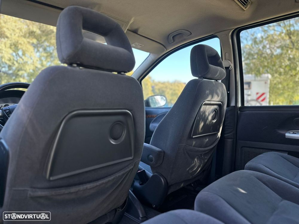 Ford Galaxy 1.9 TDi Ghia - 12