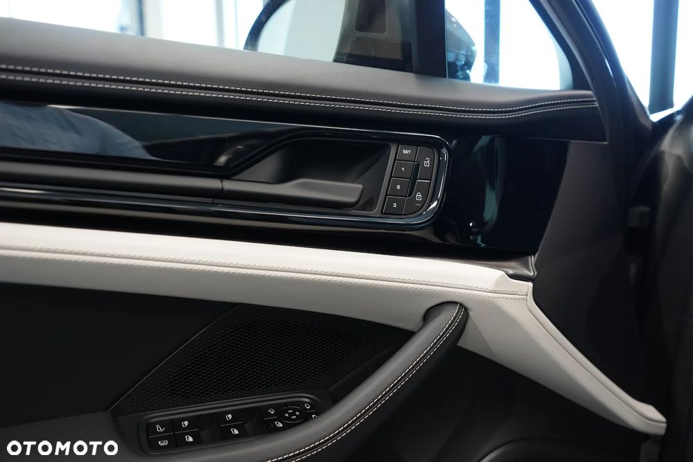Porsche Panamera 4S E-Hybrid PHEV - 19
