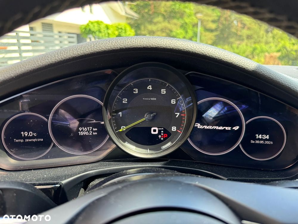 Porsche Panamera 4 E-Hybrid - 11