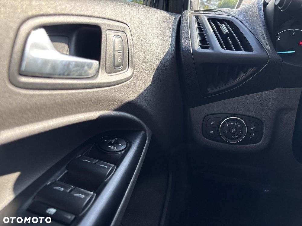 Ford Tourneo Connect - 15