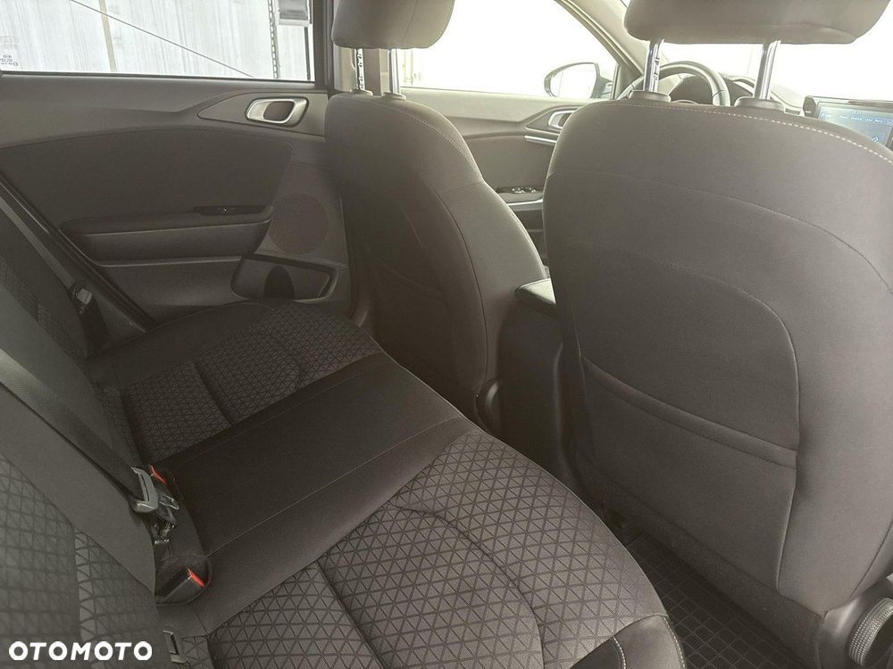 Kia Ceed - 24