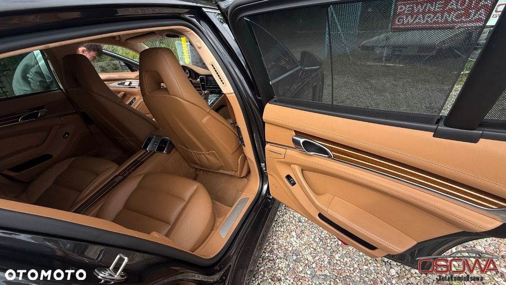 Porsche Panamera - 40