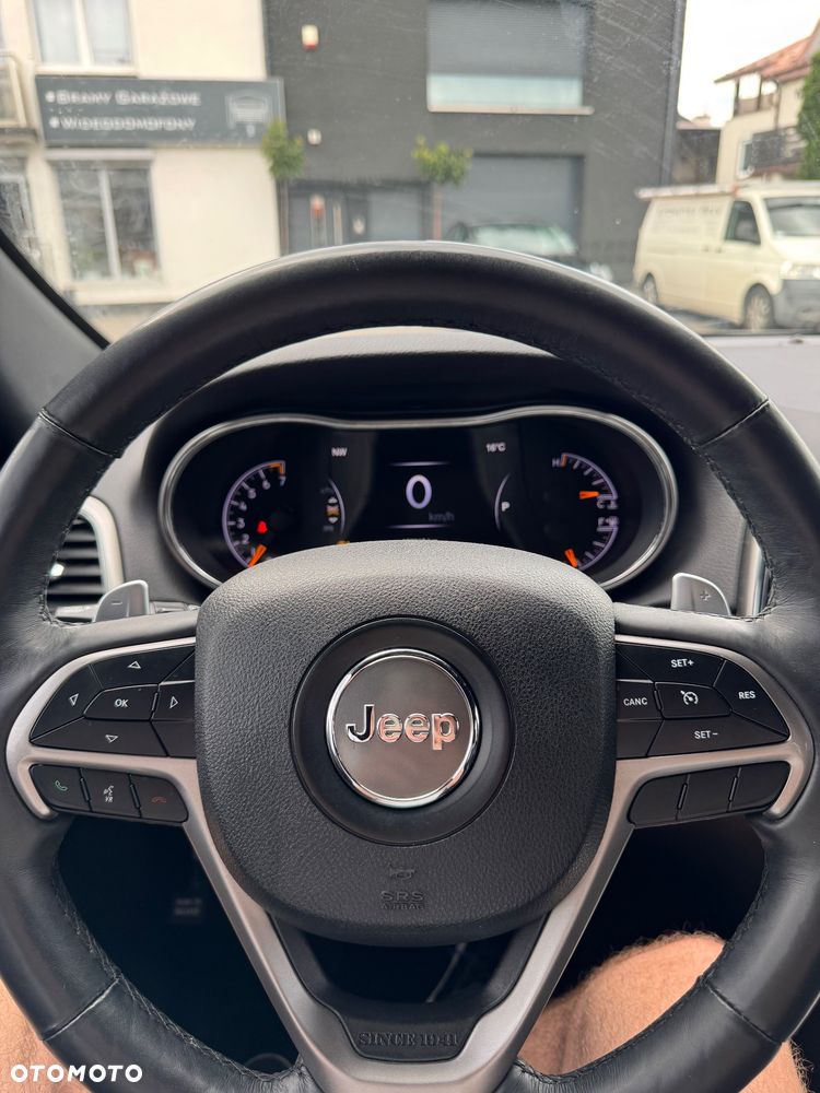 Jeep Grand Cherokee - 23