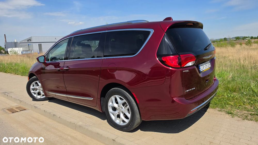 Chrysler Pacifica - 2