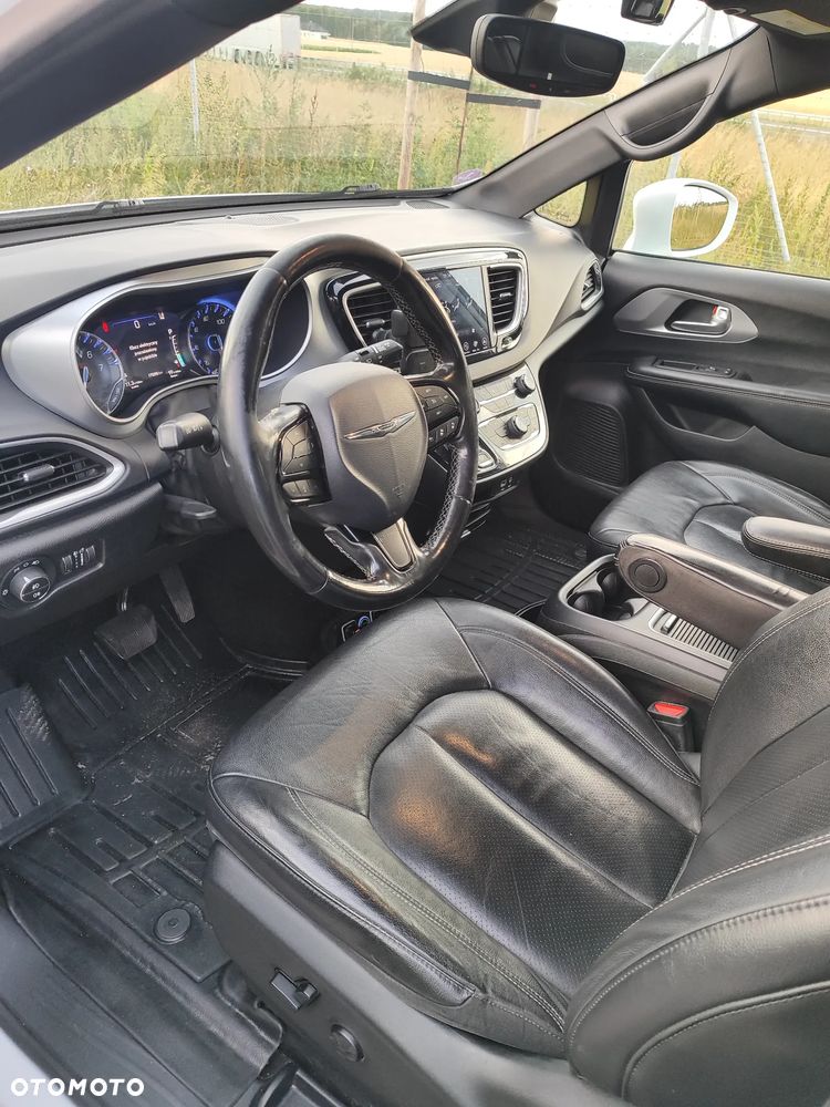 Chrysler Pacifica - 22
