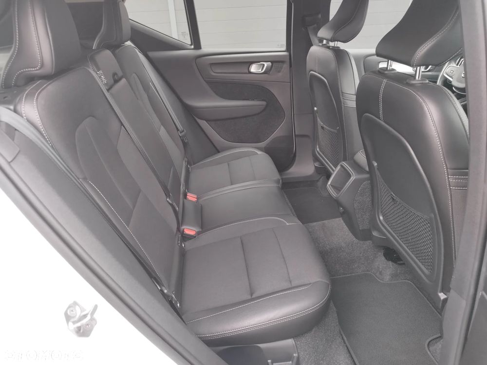 Volvo XC 40 T3 Momentum - 29