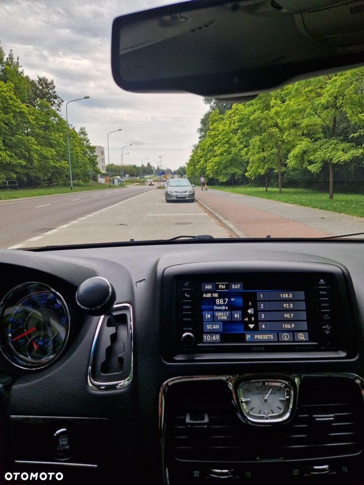 Chrysler Town & Country 3.6 Touring - 38