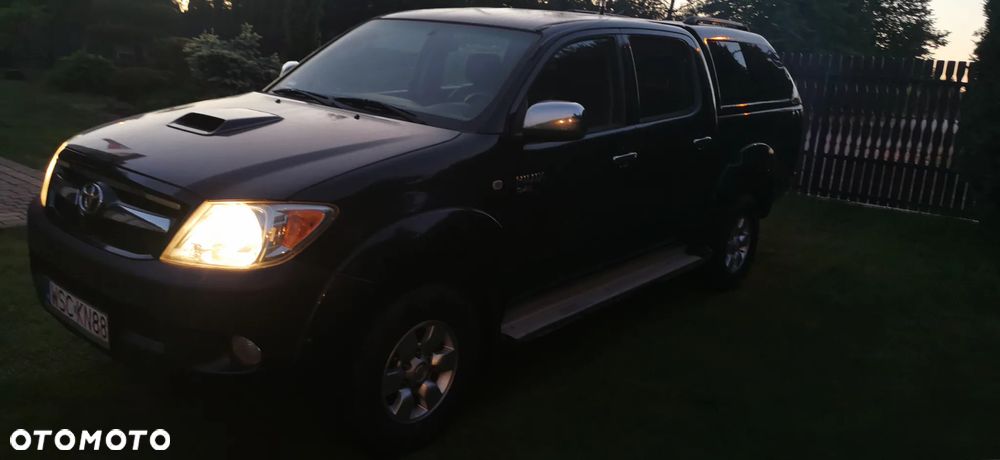 Toyota Hilux 2.5 D-4D DLX + - 4