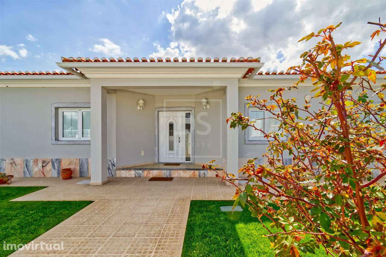 Moradia T4 Térrea com Jardim e Piscina | Quinta do Anjo – Palmela - Grande imagem: 3/51