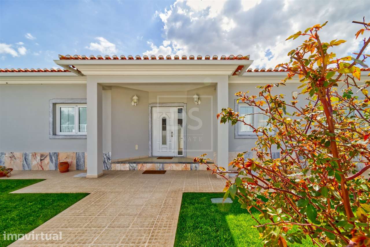 Moradia T4 Térrea com Jardim e Piscina | Quinta do Anjo – Palmela - Grande imagem: 3/51