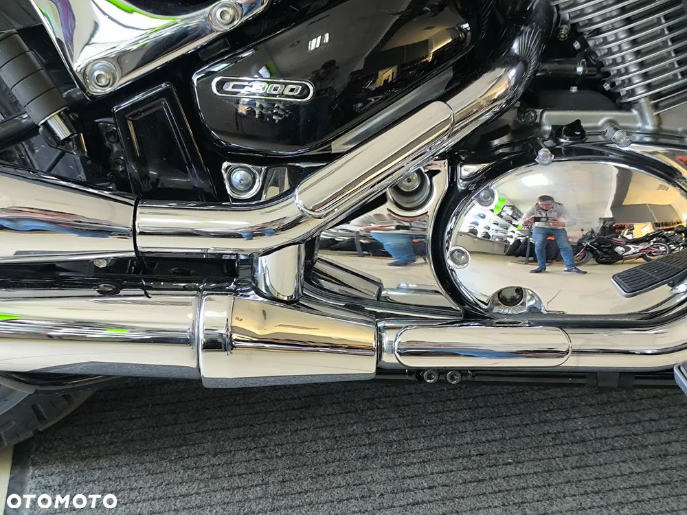 Suzuki Intruder - 14