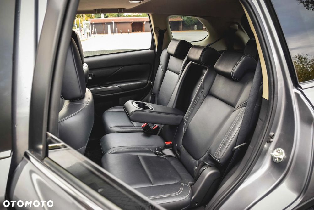 Mitsubishi Outlander 2.0 Intense + Navi 4WD CVT - 16