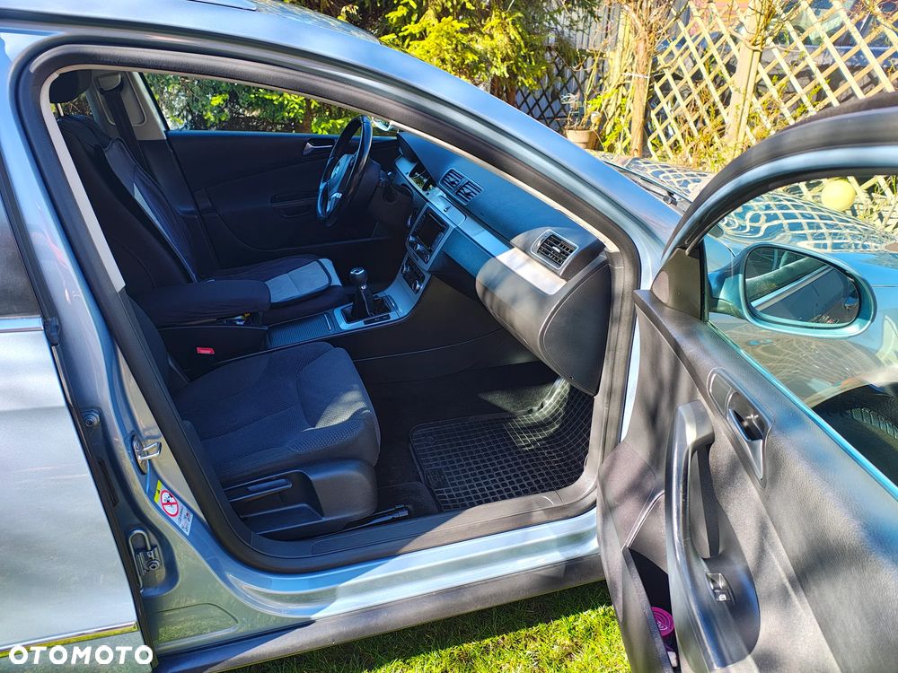 Volkswagen Passat 1.6 TDI Comfortline - 19