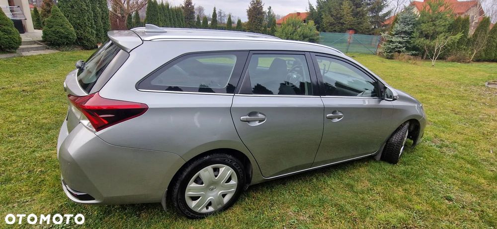 Toyota Auris 1.6 D-4D Premium - 4