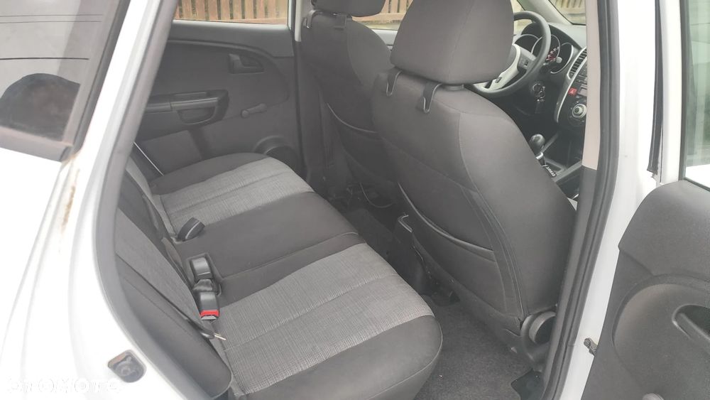 Kia Venga - 10