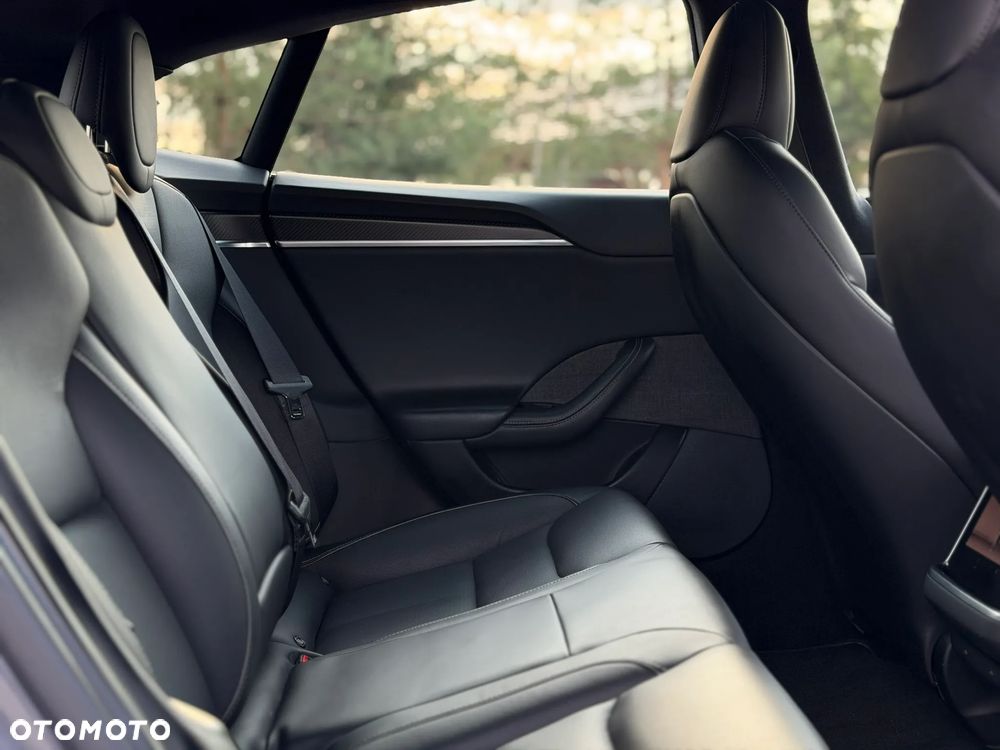 Tesla Model S - 11