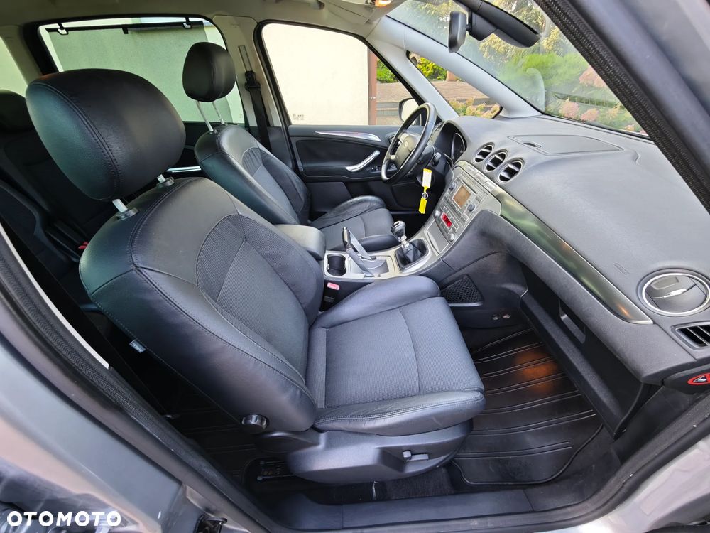 Ford S-Max 2.5 Titanium - 27