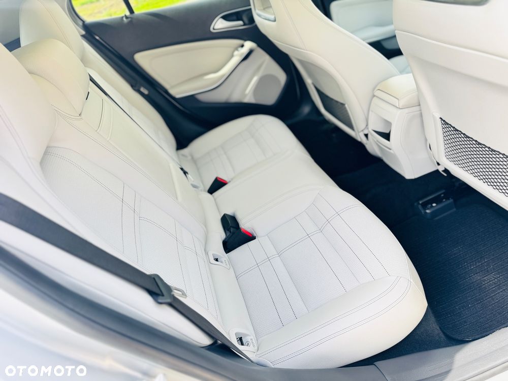 Mercedes-Benz GLA 200 7G-DCT Style - 18