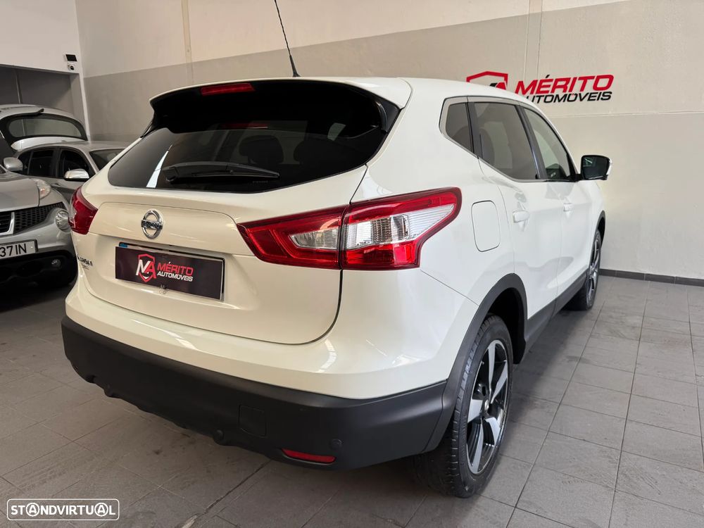 Nissan Qashqai 1.6 dCi Xtronic TEKNA - 4