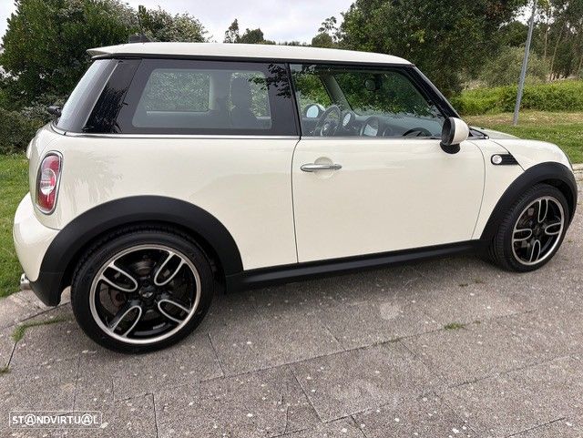 MINI 3 Portas One D - 4