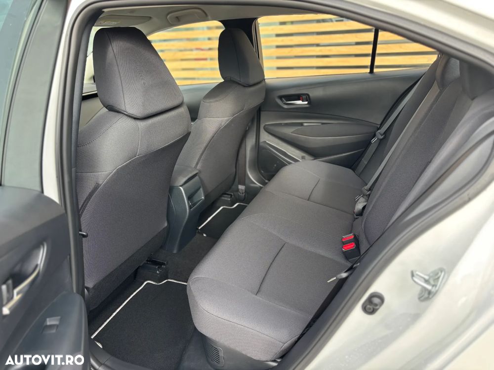 Toyota Corolla Sedan 1.8 HSD Eco - 10