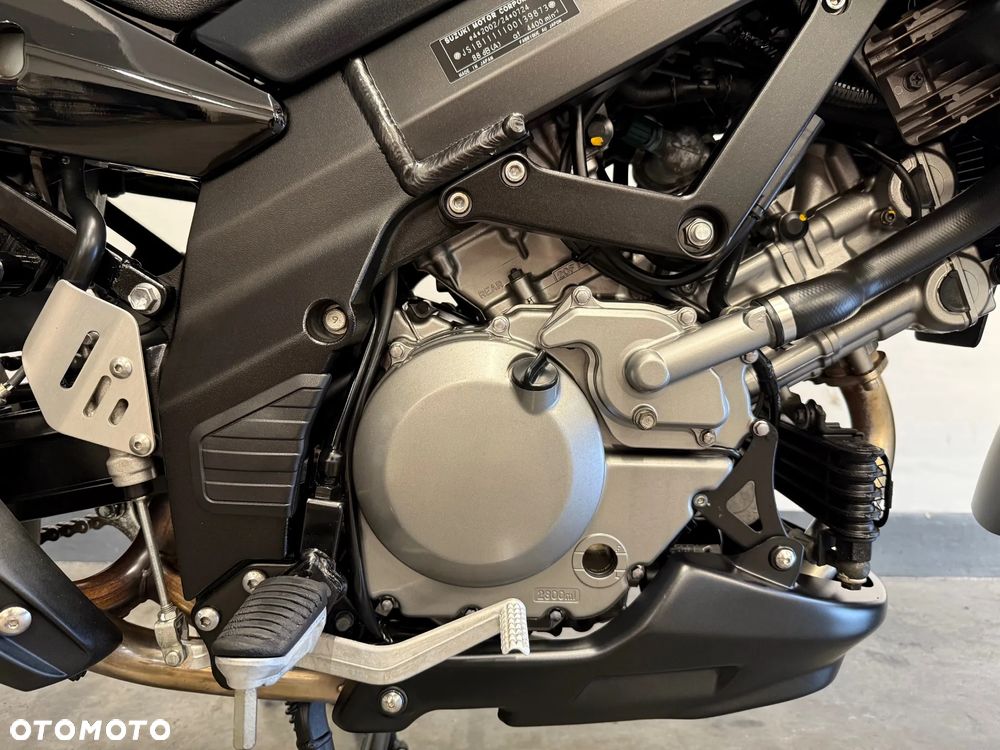 Suzuki V-STROM - 10