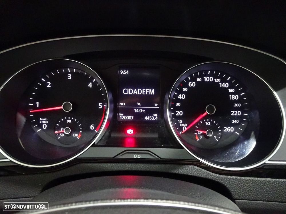 VW Passat 1.6 TDI Confortline - 14