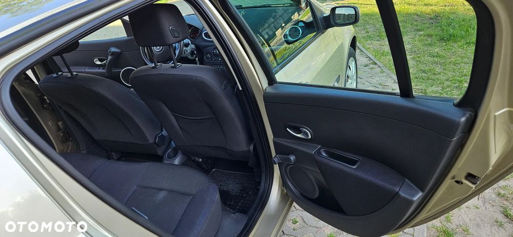 Renault Clio 1.6 16V Expression - 13