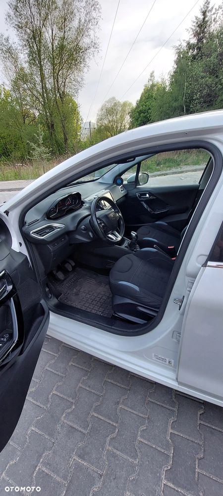 Peugeot 208 - 7