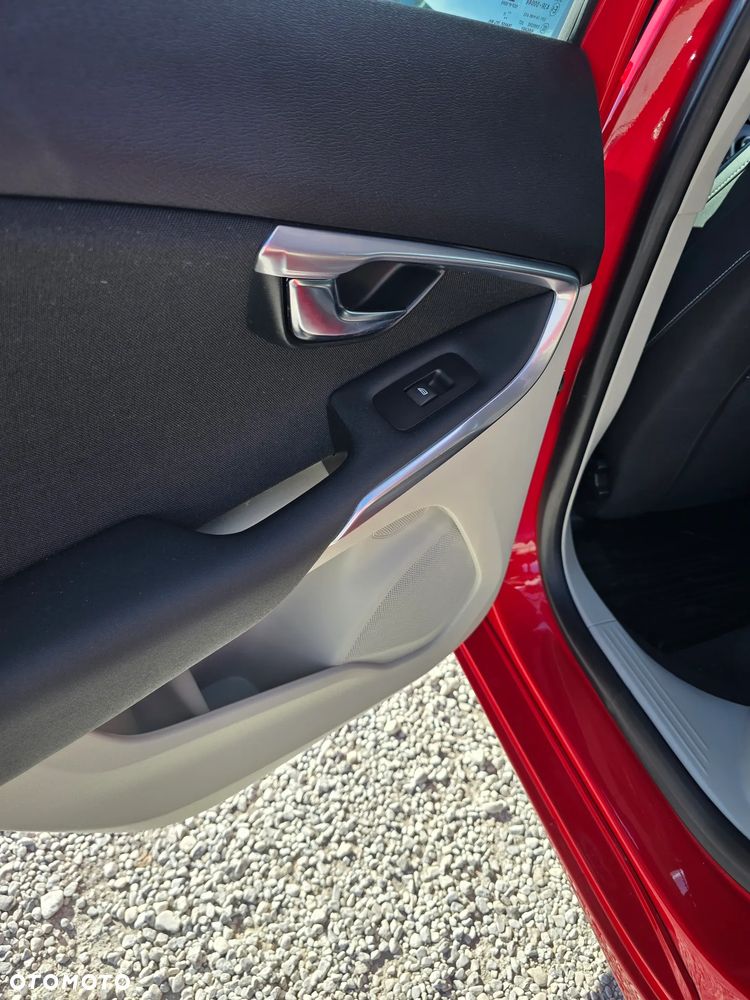 Volvo V40 T2 Drive-E Momentum - 19