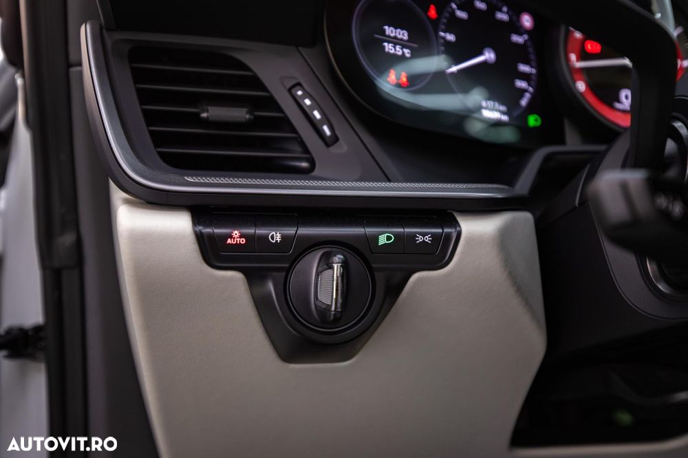 Porsche 911 Carrera 4S PDK - 34