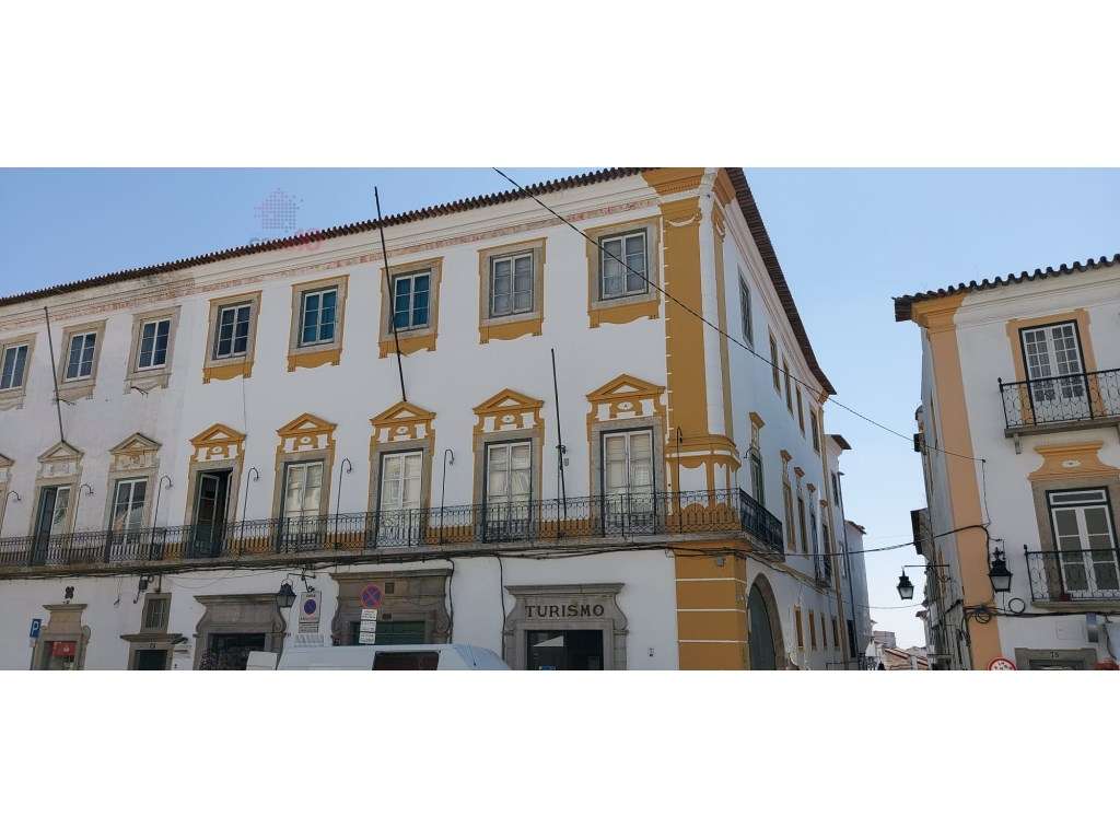 Vende-se Antigo Palácio no Centro Histórico de Évora. - Grande imagem: 4/15
