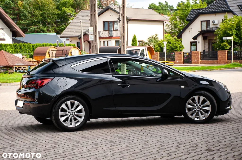 Opel Astra IV GTC 1.6 T Sport - 13