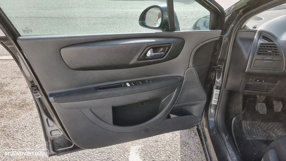 Citroën C4 1.6 HDi 110 Exclusive - 10