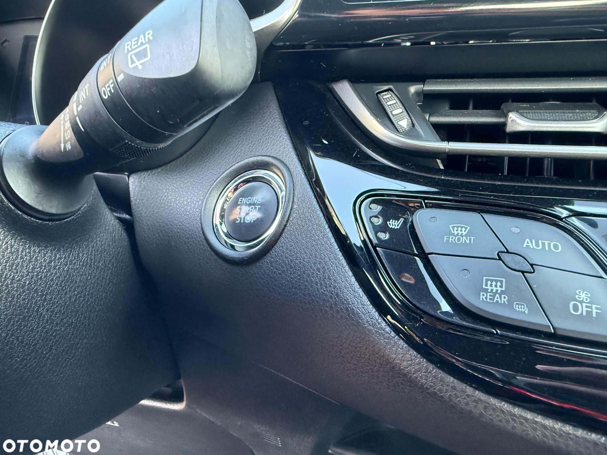 Toyota C-HR - 16