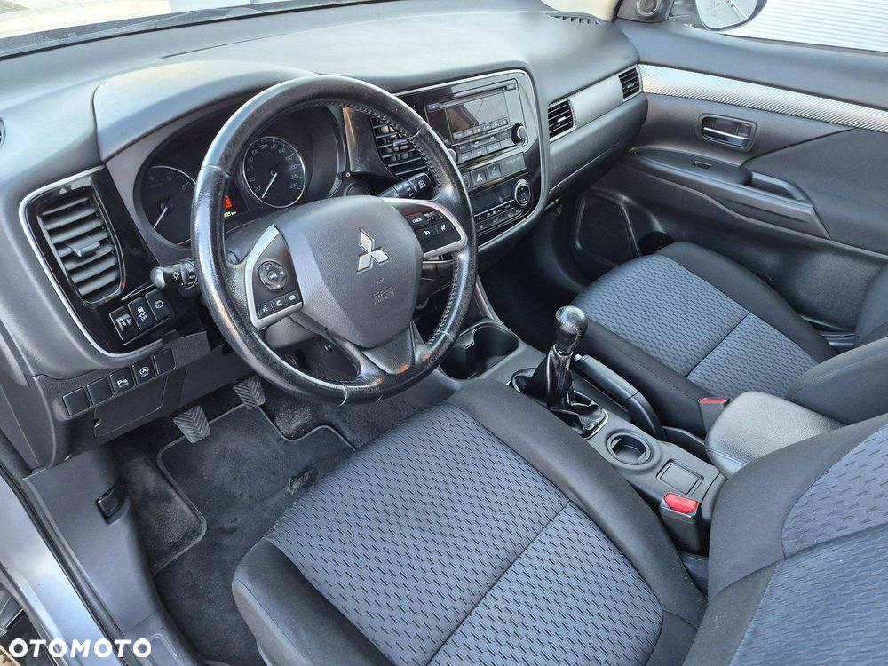 Mitsubishi Outlander - 21