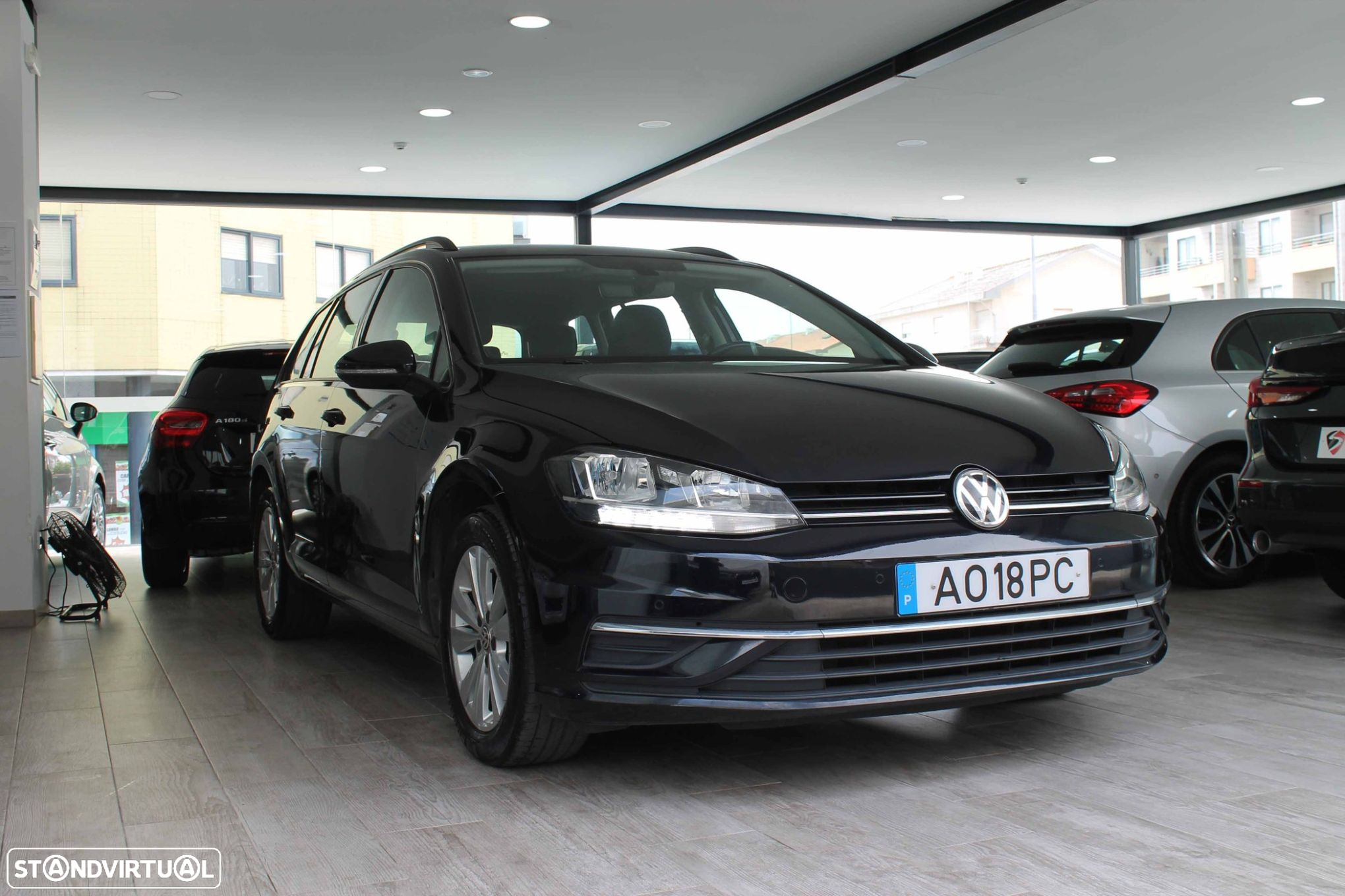 VW Golf Variant 1.6 TDi Confortline DSG - 4