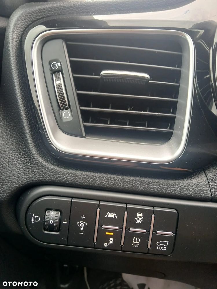 Kia XCeed - 36