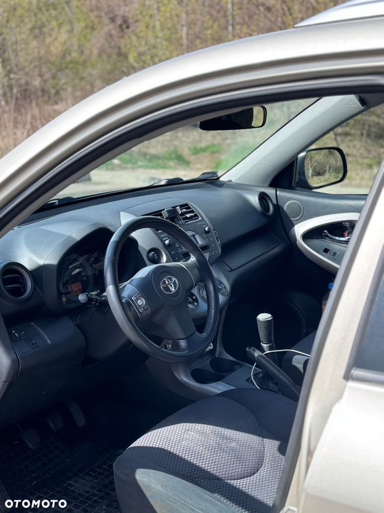 Toyota RAV4 2.0 VVT-i Sol - 9