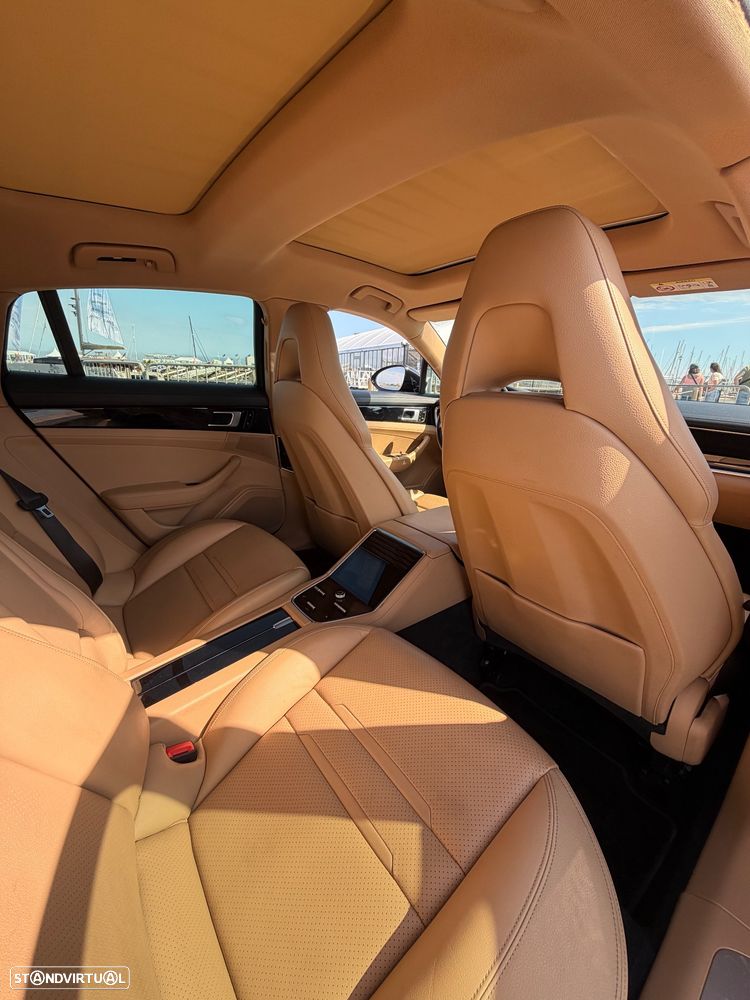 Porsche Panamera 4 E-Hybrid - 10