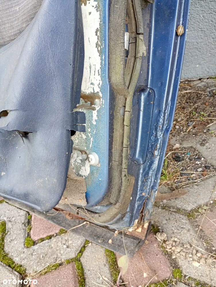 Mercedes 123 kombi tylne lewe drzwi z szyba i zamkiem - 8