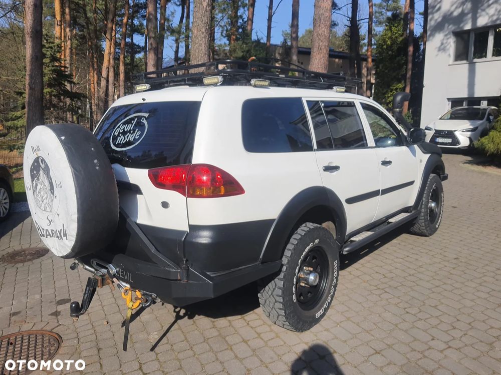 Mitsubishi Pajero Sport - 12