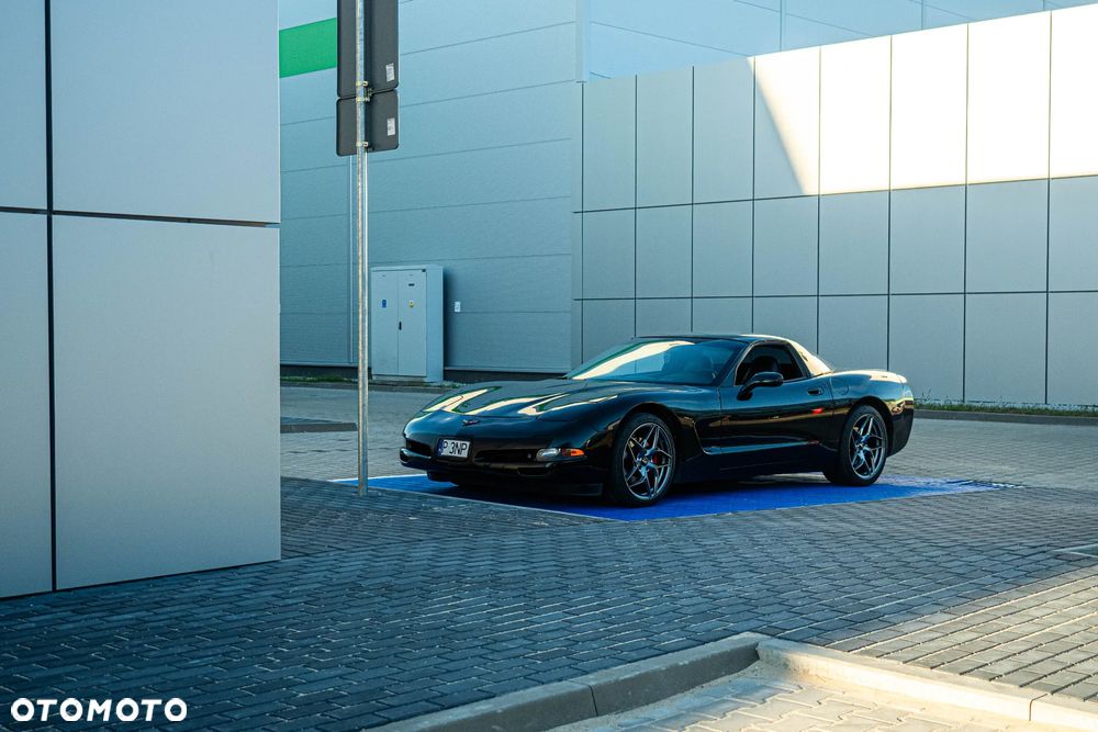 Chevrolet Corvette - 35