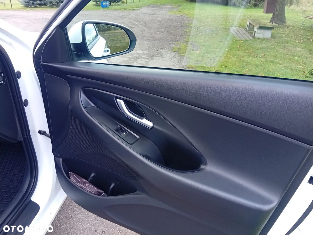 Hyundai i30 1.6 D Classic + - 12