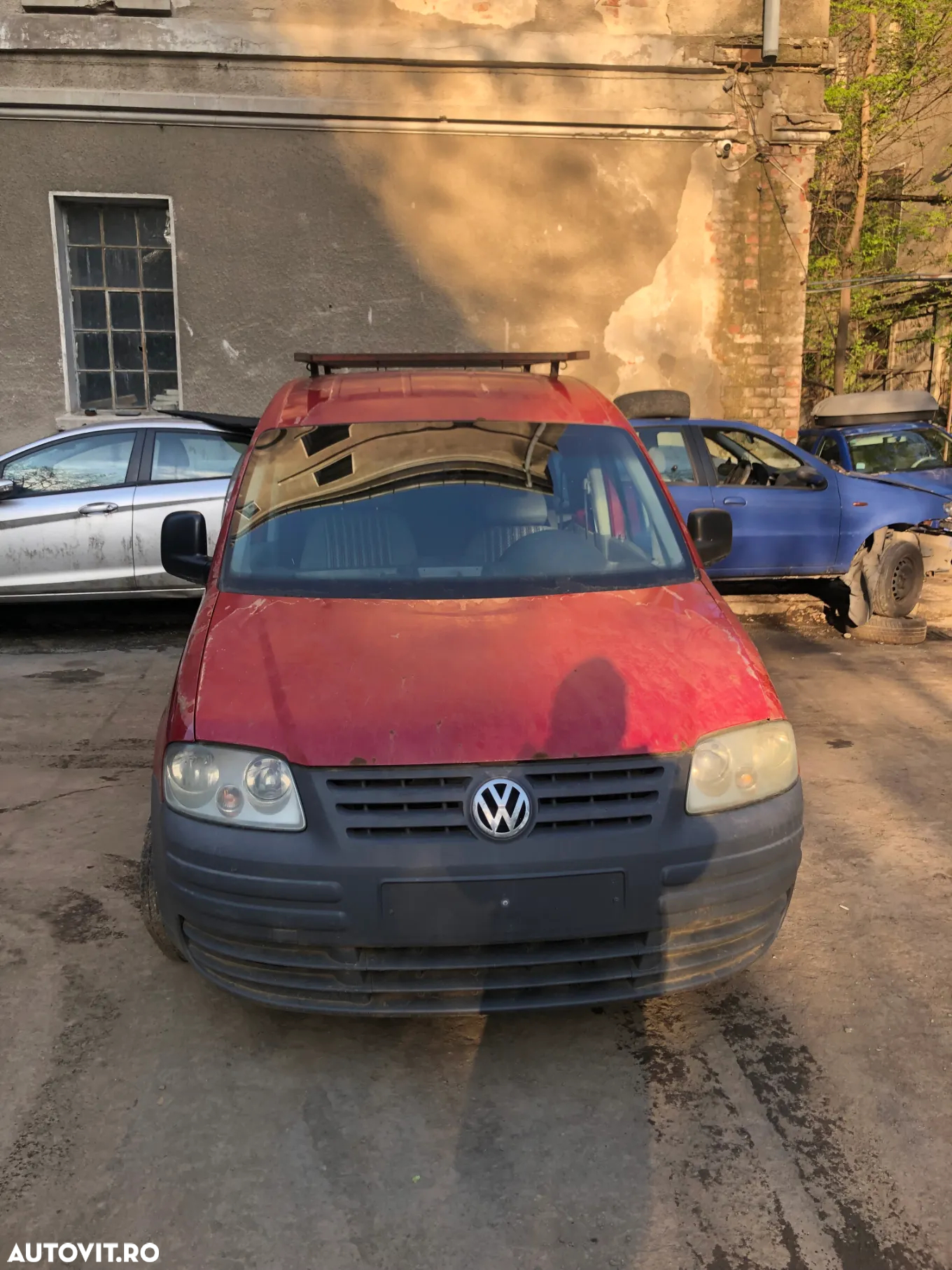 Dezmembrez VW Volkswagen Caddy rosu visiniu 2006 diesel - 2
