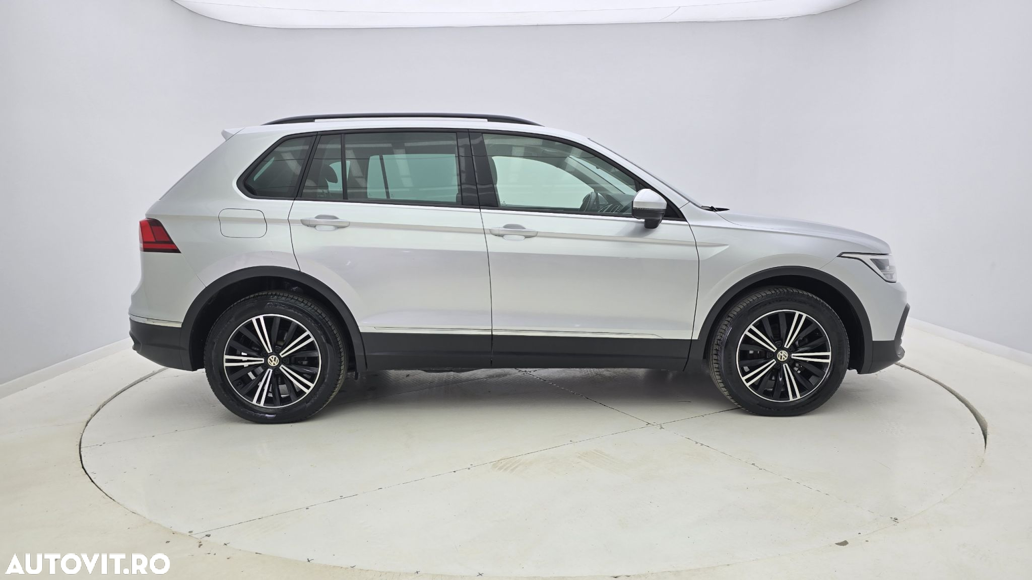 Volkswagen Tiguan - 6